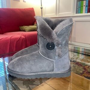 UGG Bailey Button 8